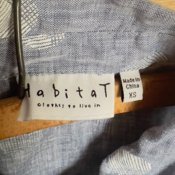 Habitat Clothes to Live in 100% linen button down shirt size XS polkadot blue - Picture 5 of 7
